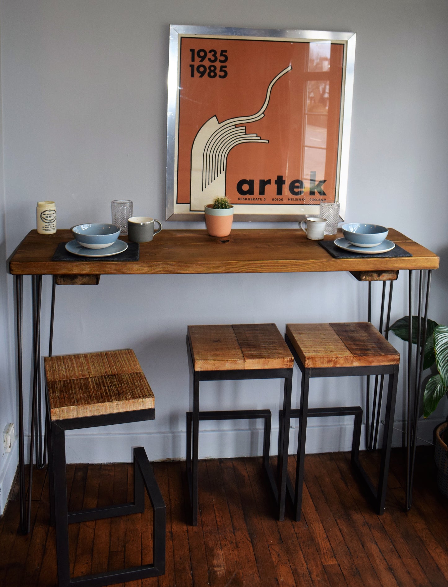 Industrial mid-century modern Scandi-style breakfast bar with hairpin legs, crafted from reclaimed wood for a stylish, eco-friendly home