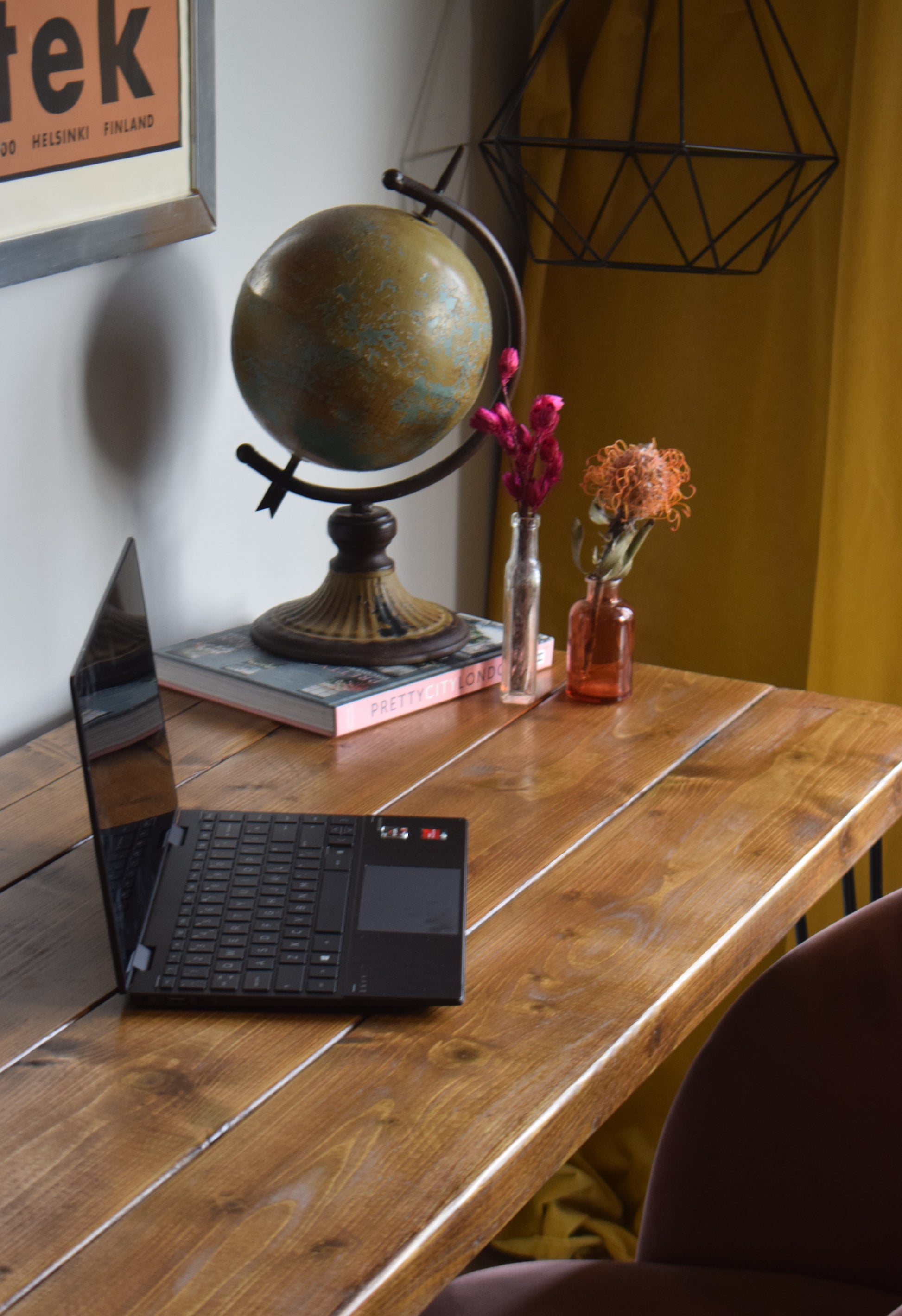 Industrial Reclaimed Pine Desk with Black Steel Hairpin Legs – Mid-Century Modern, Eco-Friendly Workspace Solution