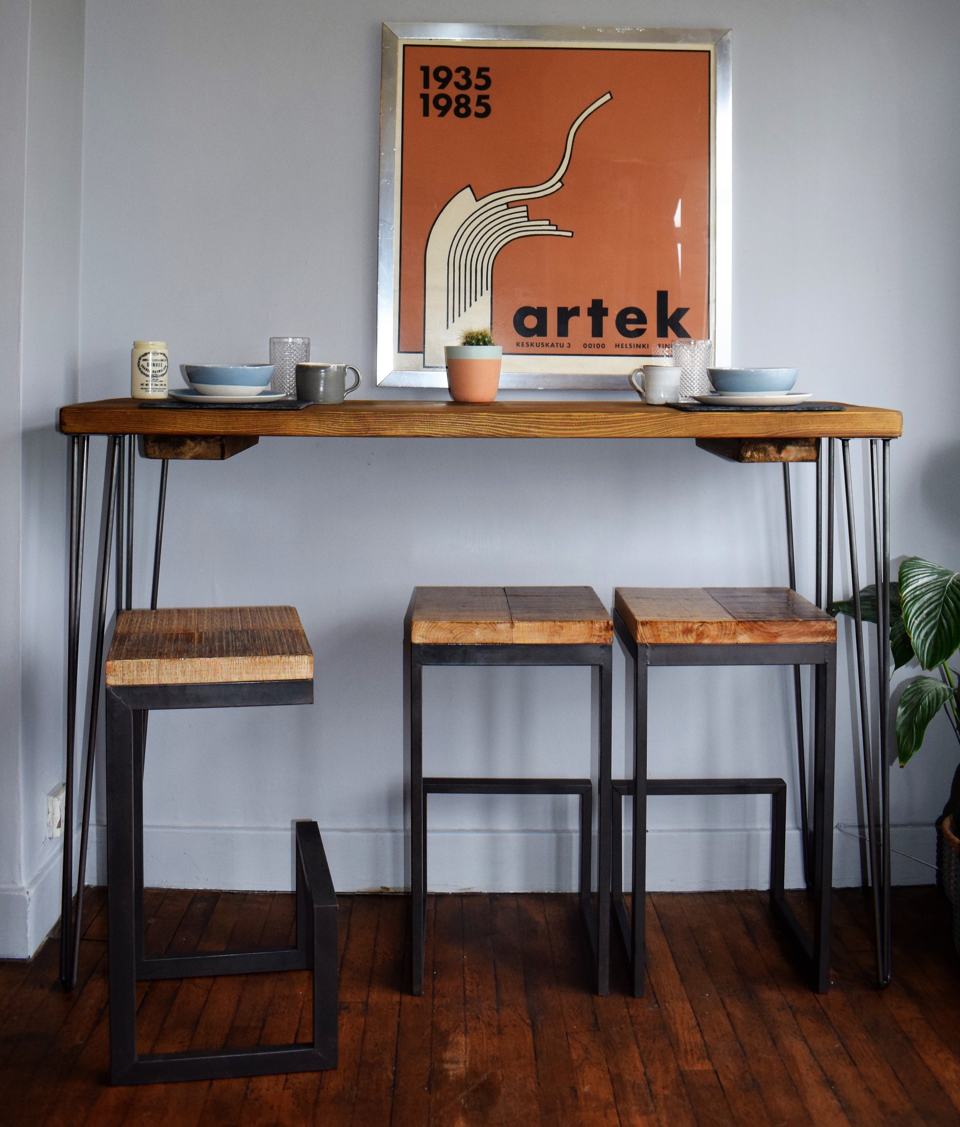 Industrial mid-century modern Scandi-style breakfast bar with hairpin legs, crafted from reclaimed wood for a stylish, eco-friendly home