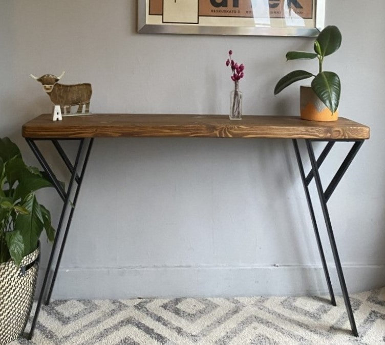 Industrial Pine Console Table – Perfect for Entryways or Hallways, with Rustic Industrial Design