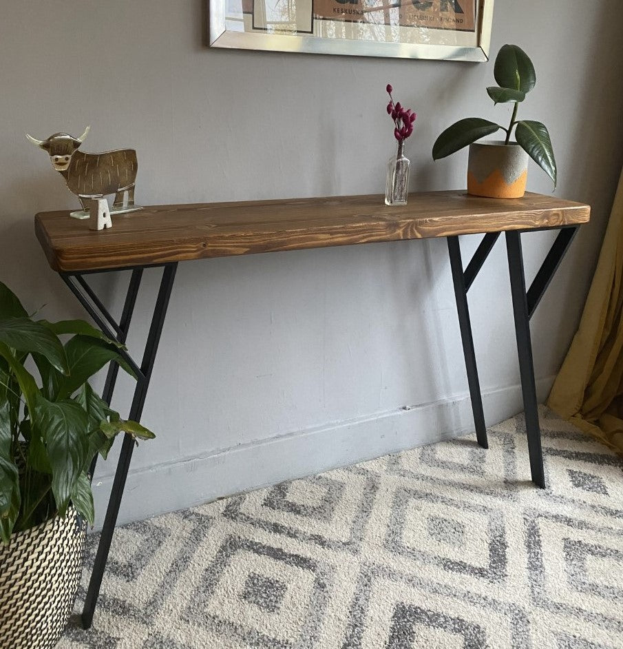 Industrial Pine Console Table – Perfect for Entryways or Hallways, with Rustic Industrial Design