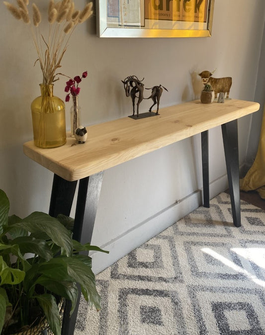 Industrial Reclaimed Redwood Pine Console Table with Black Oak Legs – Stylish Mid-Century Modern Rustic Design with Scandi Influence