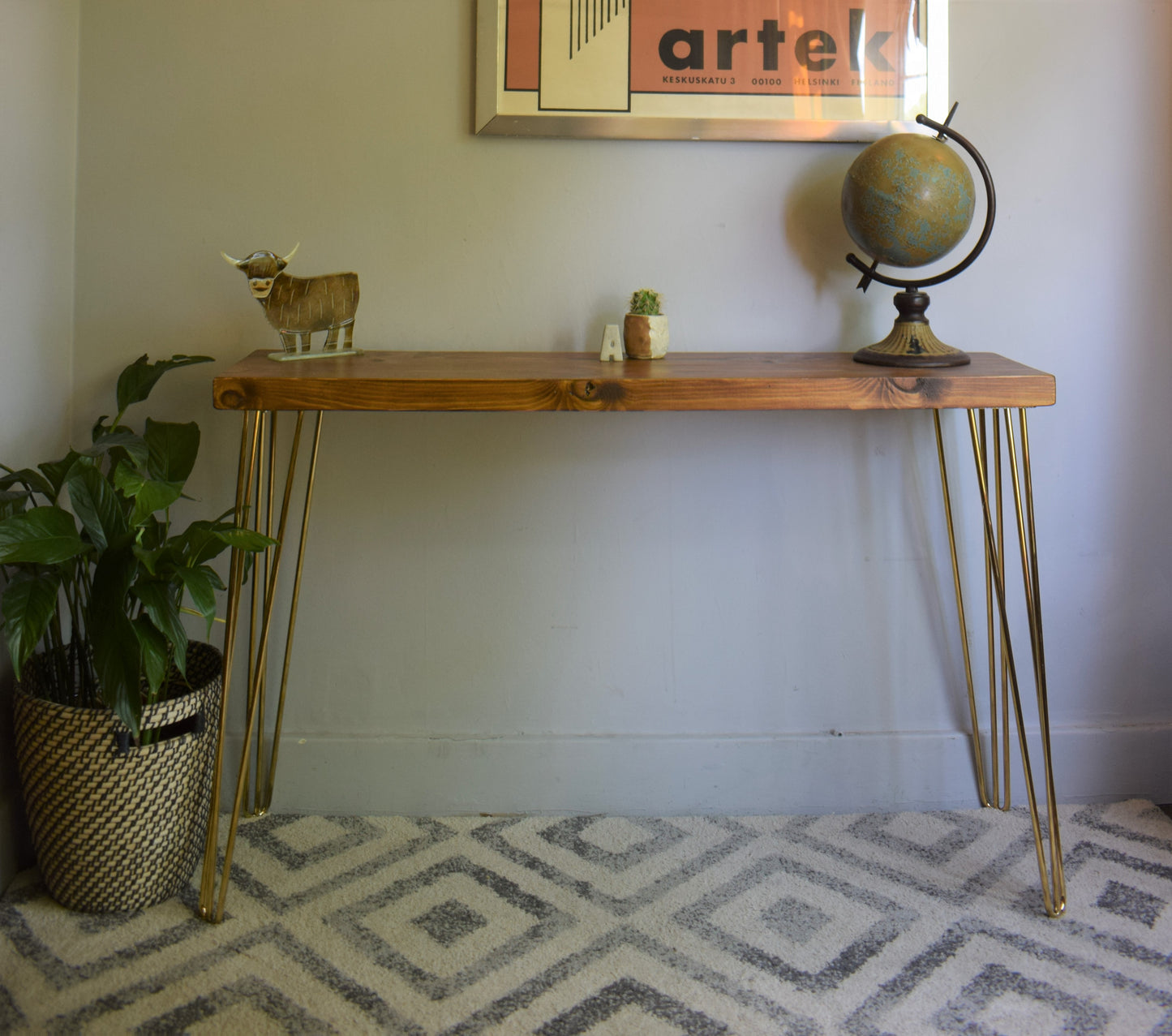 Industrial Redwood Pine Console Table with Brass Steel Hairpin Legs – Elegant Mid-Century Modern Rustic Design with Scandi Influence

