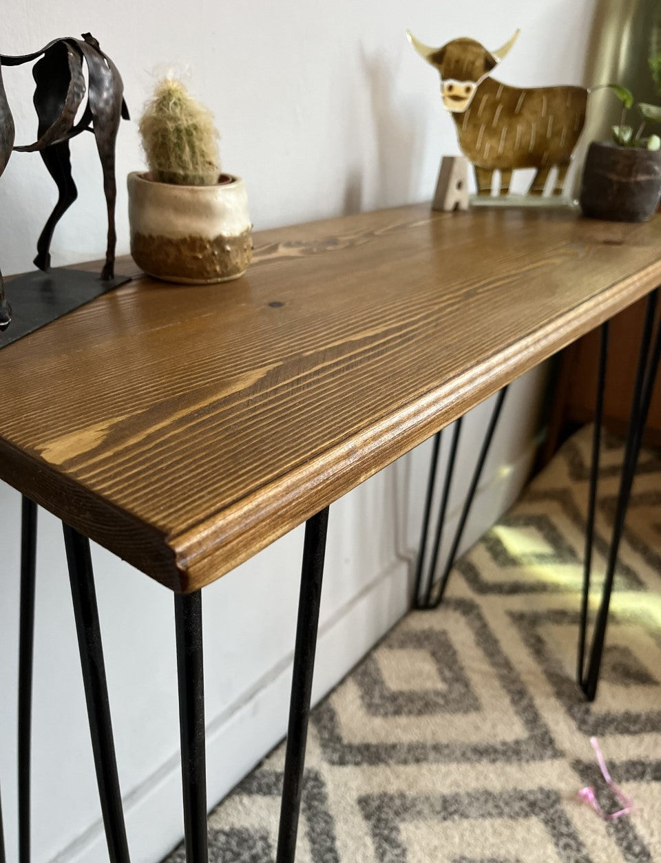 Industrial Reclaimed Redwood Pine Slim Console Table with Black Steel Hairpin Legs – Sleek and Stylish Mid-Century Modern Rustic Design with Scandi Influence