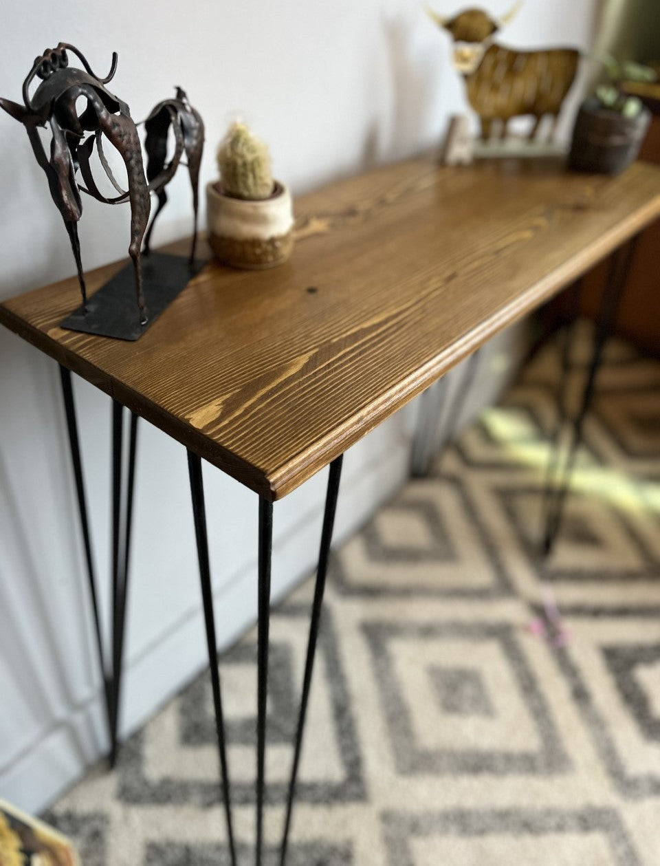 Industrial Reclaimed Redwood Pine Slim Console Table with Black Steel Hairpin Legs – Sleek and Stylish Mid-Century Modern Rustic Design with Scandi Influence