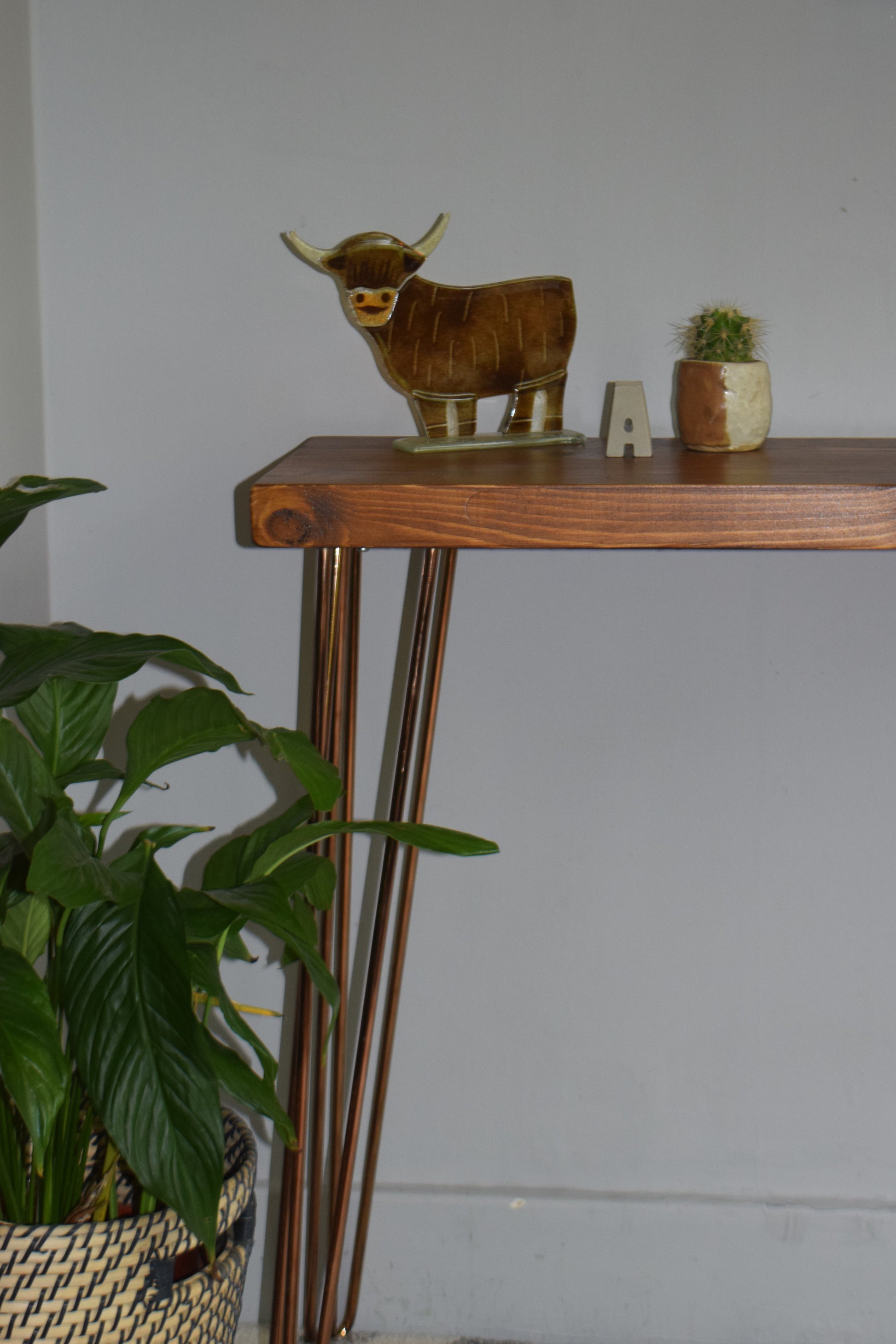 Industrial Redwood Pine Console Table with Copper Steel Hairpin Legs – Modern Mid-Century Rustic Design with Scandi Flair