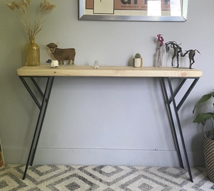 Industrial Redwood Pine Console Table with Black Steel P-Shape Legs – Elegant Mid-Century Modern Rustic Design