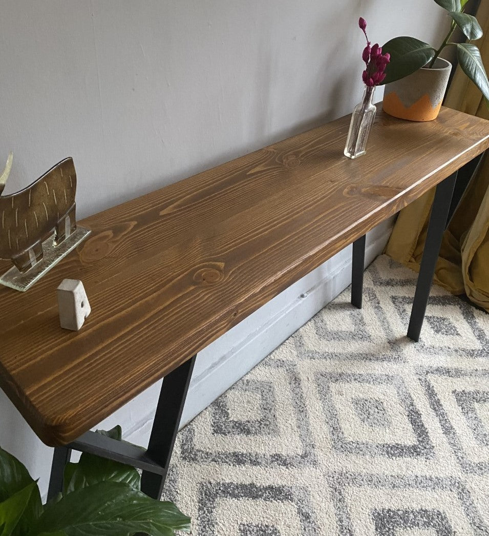 Industrial Pine Console Table – Perfect for Entryways or Hallways, with Rustic Industrial Design