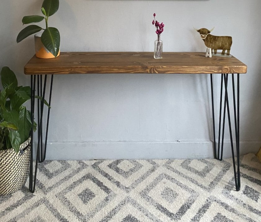 Industrial Redwood Pine Console Table with Black Steel Hairpin Legs – Stylish Mid-Century Modern Rustic Design with a Scandi Touch