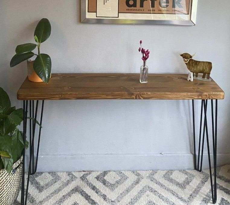 Industrial Redwood Pine Console Table with Black Steel Hairpin Legs – Stylish Mid-Century Modern Rustic Design with a Scandi Touch