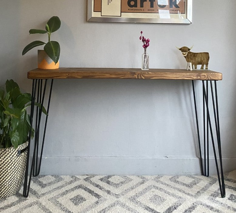 Industrial Redwood Pine Console Table with Black Steel Hairpin Legs – Stylish Mid-Century Modern Rustic Design with a Scandi Touch