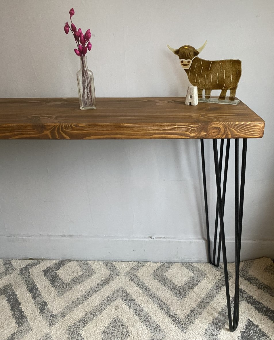 Industrial Redwood Pine Console Table with Black Steel Hairpin Legs – Stylish Mid-Century Modern Rustic Design with a Scandi Touch